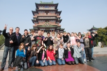 Alle Chinafahrer vor dem Tengwan Tempel